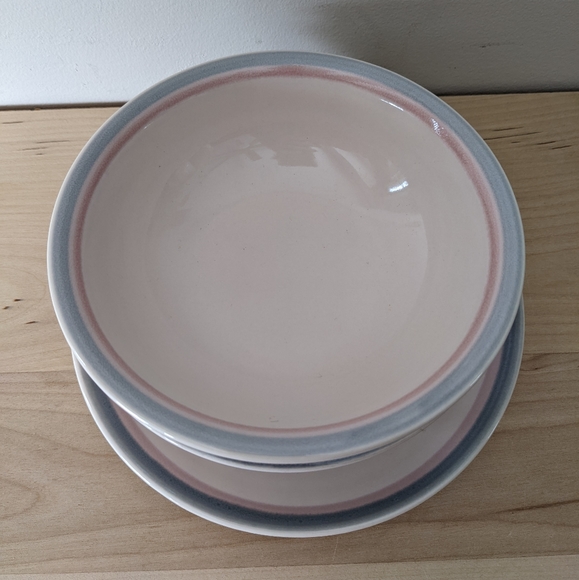 Aura Pink Pfaltzgraff soup bowls and one salad plate - Picture 9 of 12